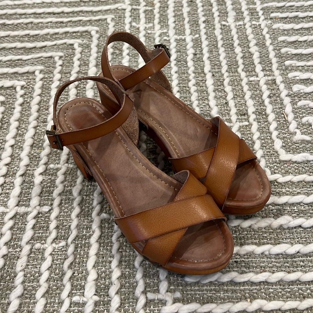 MIA Size 6.5 platform heeled sandals